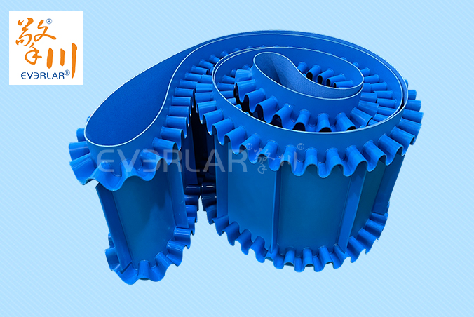 藍(lán)色啞光PU輸送帶加擋板裙邊導(dǎo)條食品級自動化生產(chǎn)線定制提升機工業(yè)皮帶