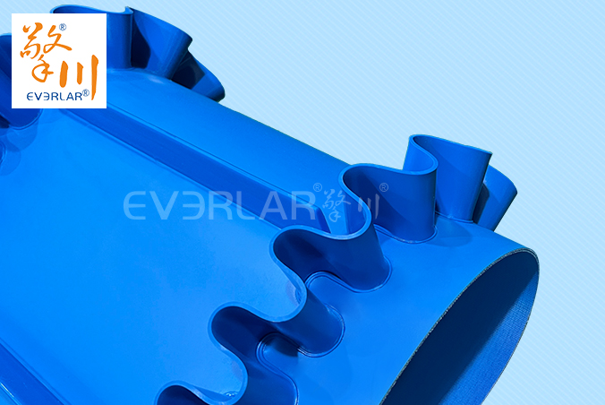 藍(lán)色啞光PU輸送帶加擋板裙邊導(dǎo)條食品級自動化生產(chǎn)線定制提升機(jī)工業(yè)皮帶