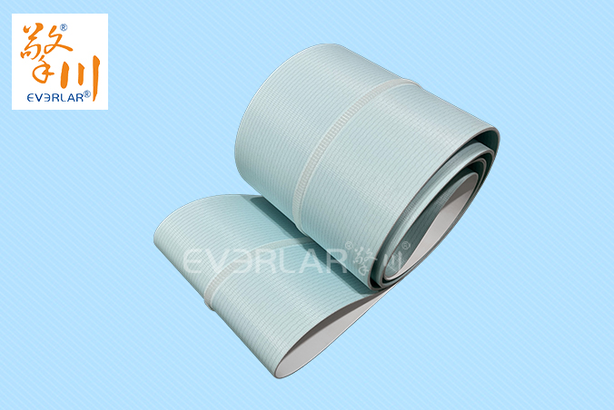 食品級藍(lán)色PU輸送帶加導(dǎo)條防滑易清潔食品醫(yī)藥輸送機(jī)傳輸帶定制