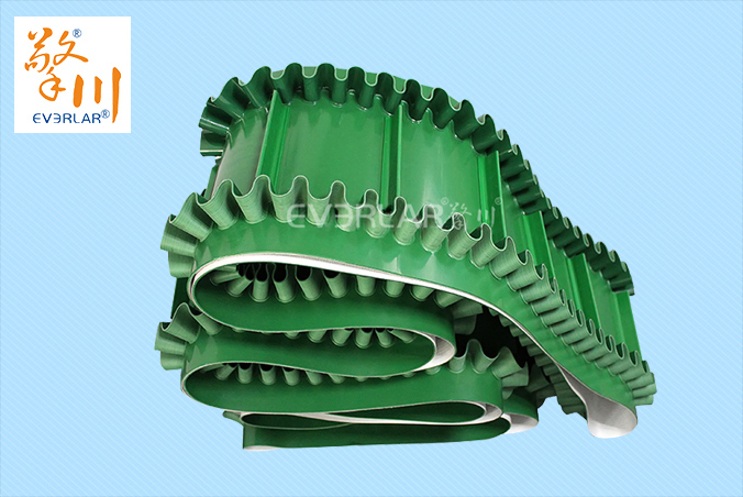 1772607238687313.jpg 綠色PVC裙邊擋板輸送帶.jpg